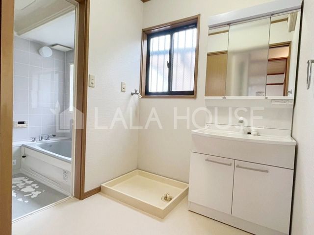 ���ʑ�E���ʏ� ����������X�^�C���b�V���ȃf�U�C���̐��ʉ��ϑ�