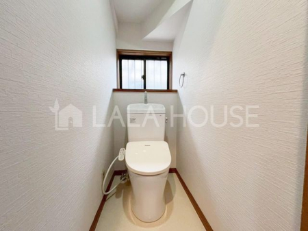 �g�C�� �g�C���ɂ͉��K�ȉ������֍��t��