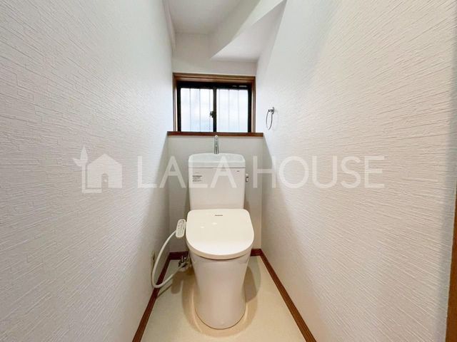 �g�C�� �g�C���ɂ͉��K�ȉ������֍��t��