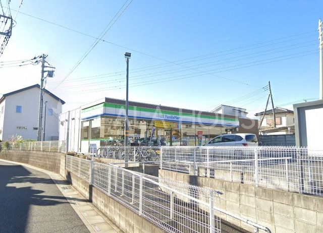 ���ӊ� �t�@�~���[�}�[�g�������ܖ~�͒��X �k��2���B 130m