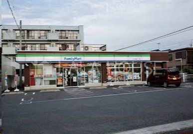 ���ӊ� �t�@�~���[�}�[�g�������ܓ��i���񒚖ړX �k��3���B 190m