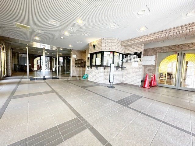 �G���g�����X �I�[�g���b�N�t���̃G���g�����X