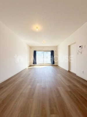 ���r���O -