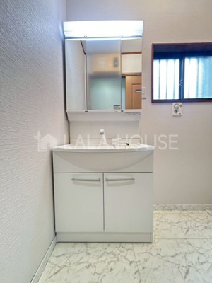 ���ʑ�E���ʏ� ����������X�^�C���b�V���ȃf�U�C���̐��ʉ��ϑ�