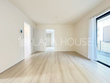 ���r���O -