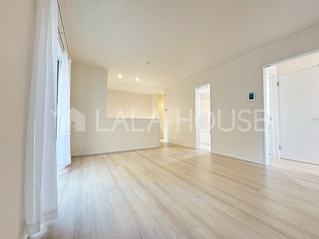 ���r���O -