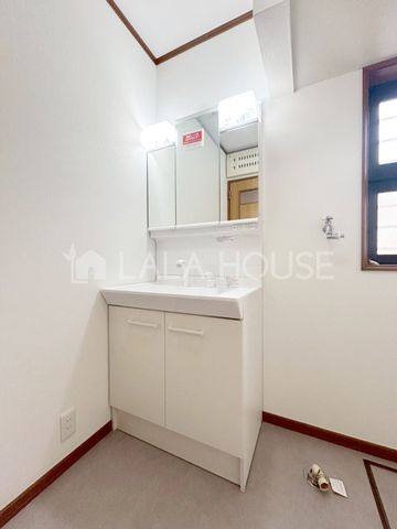 ���ʑ�E���ʏ� ����������X�^�C���b�V���ȃf�U�C���̐��ʉ��ϑ�