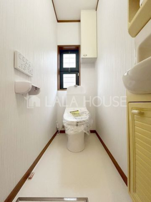 ���ʑ�E���ʏ� 3�ʃ~���[�̌��͎��[�X�y�[�X�������B�������̂�����͉̂B���āA�X�b�L���V���v���Ȑ��ʑ�ɁI