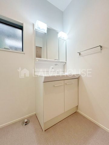 ���ʑ�E���ʏ� ����������X�^�C���b�V���ȃf�U�C���̐��ʉ��ϑ�