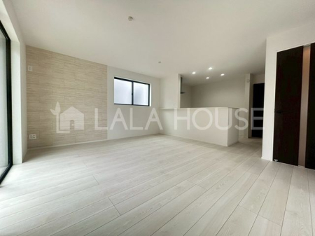 ���r���O -