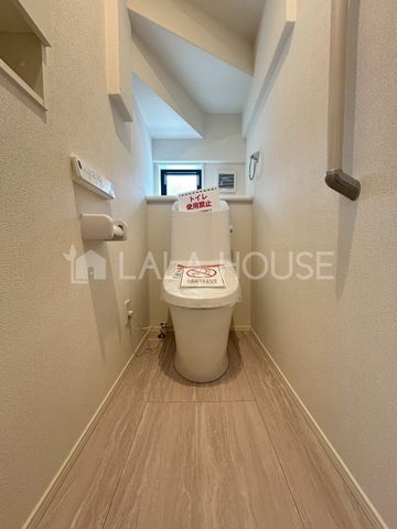 �g�C�� �g�C���ɂ͉��K�ȉ������֍��t��