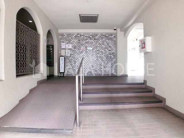 �G���g�����X -