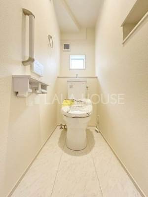 �g�C�� �g�C���ɂ͉��K�ȉ������֍��t��