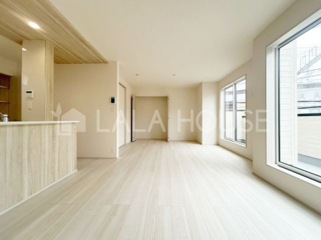 ���r���O -