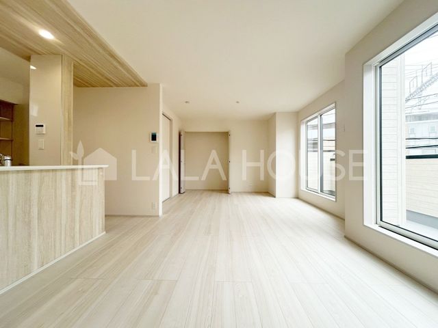 ���r���O -