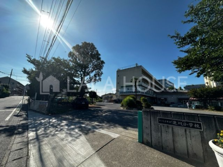 ���ӊ� �������܎s���Ő쏬�w�Z �k��21���B 1620m