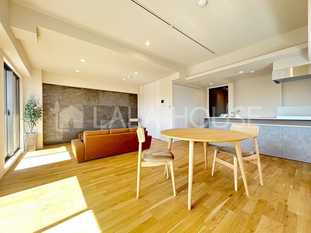 ���r���O �S�����t�H�[���ς݂̐V�����Z�܂��ŁA���K�ȕ�炵���������ŐV�̐ݔ��ƃf�U�C���ŁA�S�n�悢��Ԃ����񋟂��܂��B