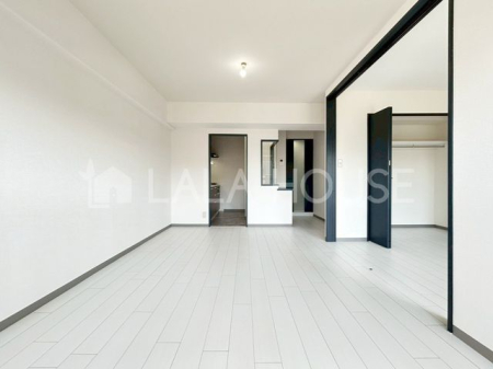 ���r���O -