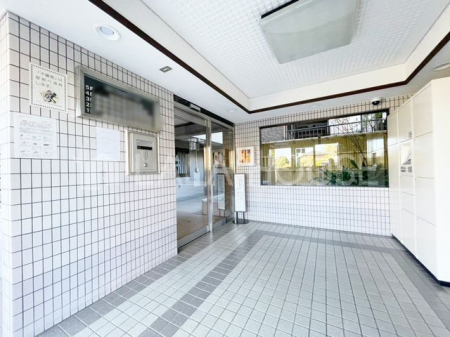 �G���g�����X �I�[�g���b�N�t���̃G���g�����X