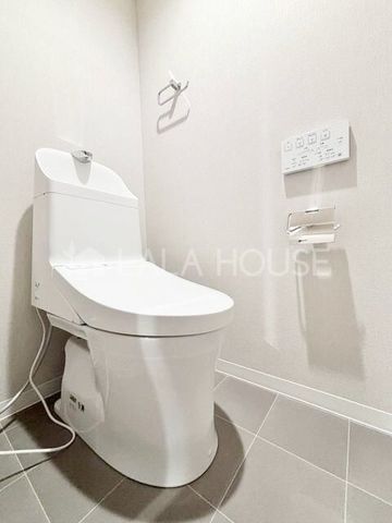 �g�C�� �g�C���ɂ͉��K�ȉ������֍��t��