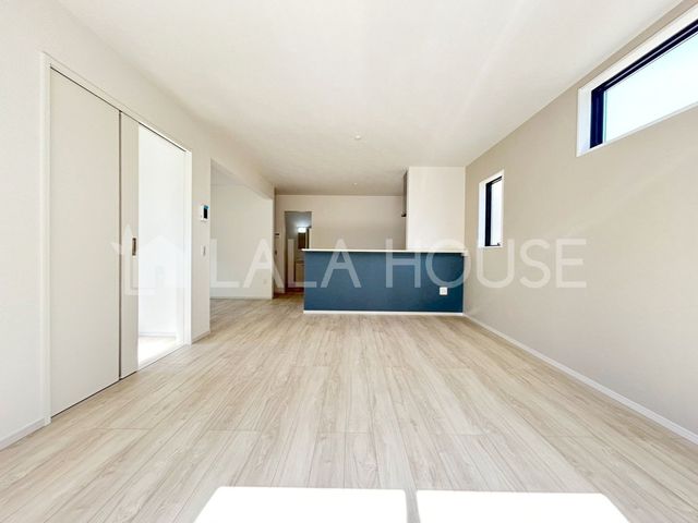 ���r���O -