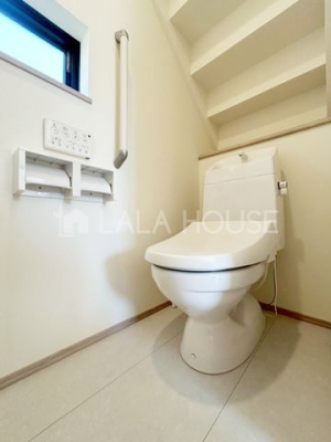 �g�C�� �g�C���ɂ͉��K�ȉ������֍��t��