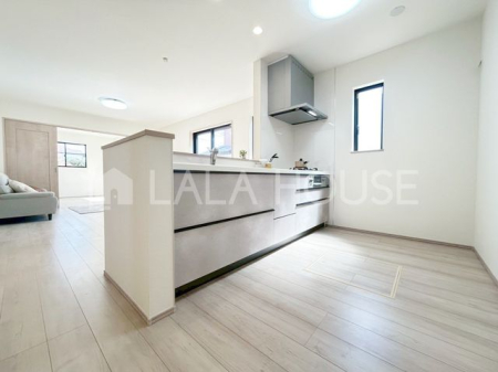 �L�b�`�� �����������Ƒ��ƌq����Ζʎ��L�b�`����