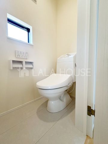 �g�C�� �g�C���ɂ͉��K�ȉ������֍��t����