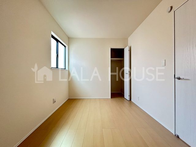 ���r���O -