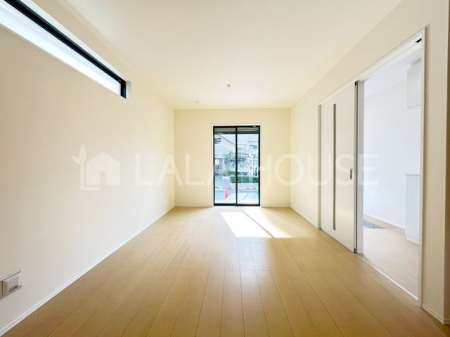 ���r���O -