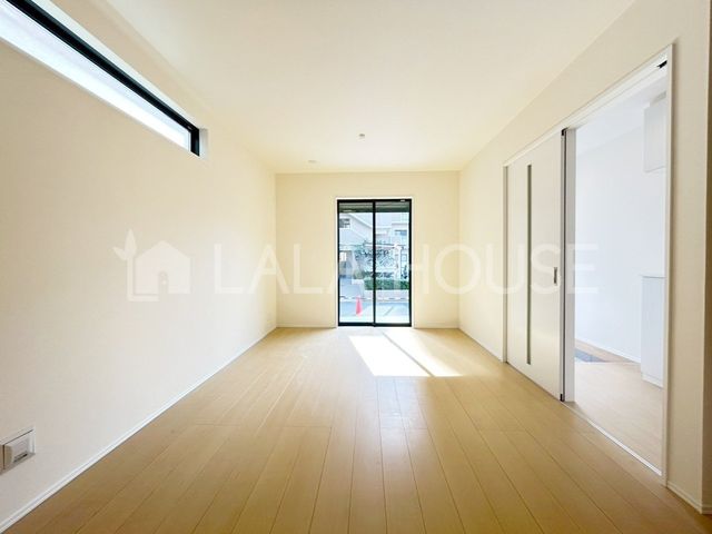 ���r���O -