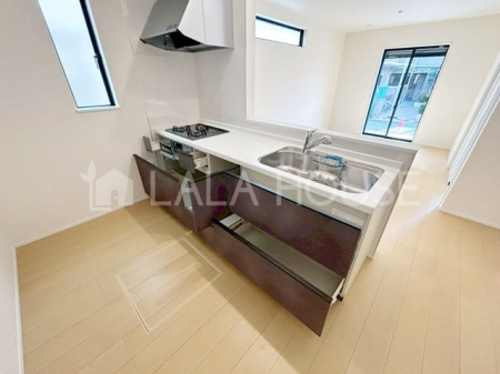 �L�b�`�� ���r���O�S�̂����n����ΖʃL�b�`����