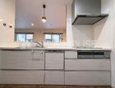 �L�b�`�� �����������Ƒ��ƌq����Ζʎ��L�b�`����I�[���d����