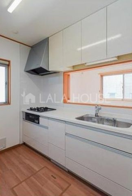 �L�b�`�� �����������Ƒ��ƌq����Ζʎ��L�b�`����