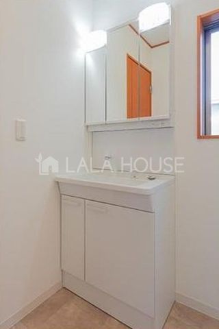 ���ʑ�E���ʏ� ����������X�^�C���b�V���ȃf�U�C���̐��ʉ��ϑ�