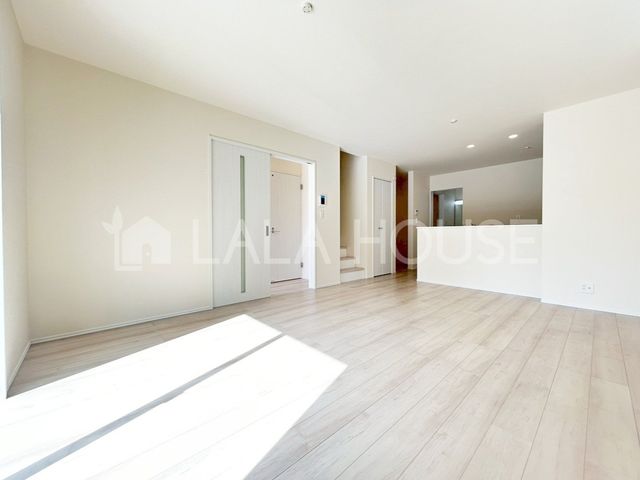 ���r���O -