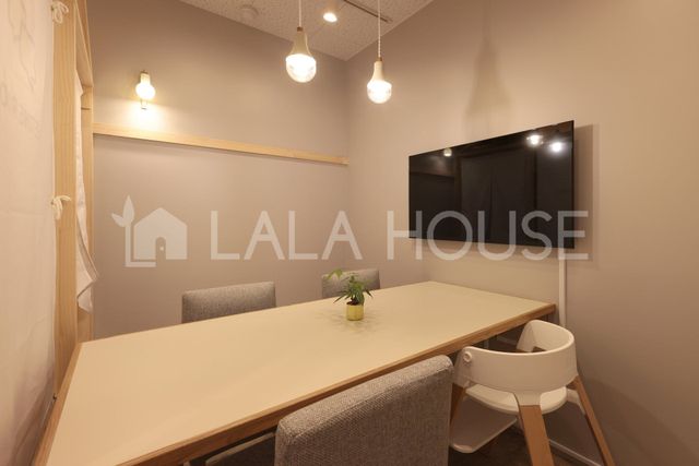 ���̑����� ��l����̂ł���U�������`���g������������AStokke�̃`�F�A�����p�ӂ��Ă���܂��B�������~���N�p�̂����◣���H�̉��߂Ȃǂ����Ή��\�ł��I