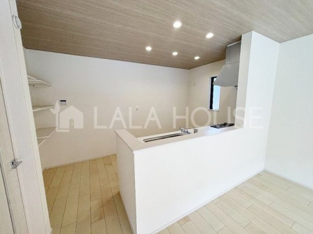 ���r���O �L�b�`���X�y�[�X���ɉ��I������֗��ł���