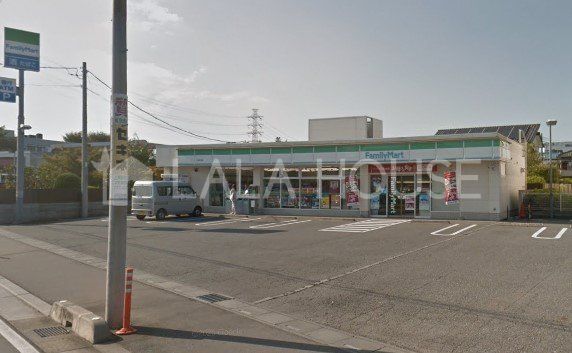 ���ӊ� �t�@�~���[�}�[�g������˓X �k��9���B 650m