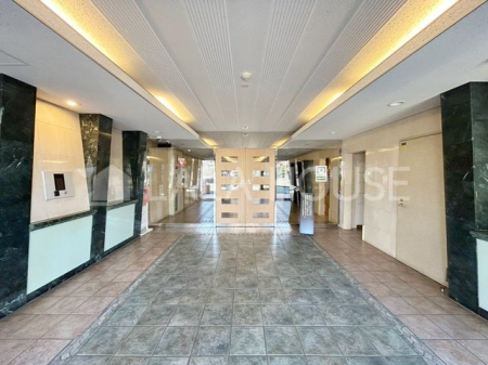 �G���g�����X �I�[�g���b�N�t���̃G���g�����X