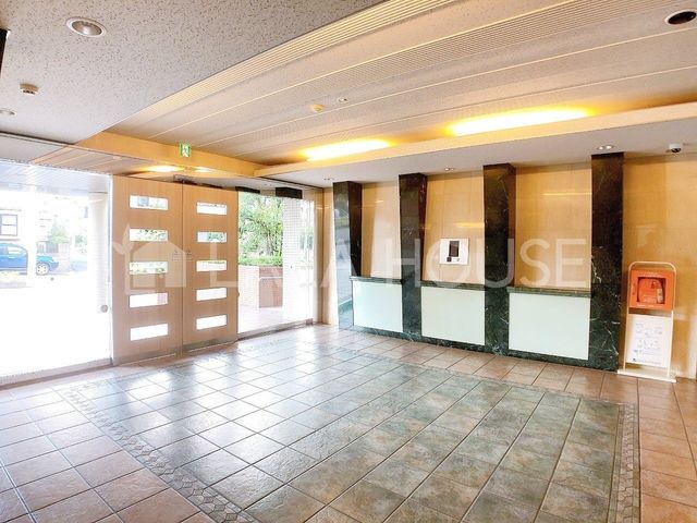 �G���g�����X -