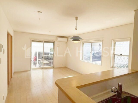 �L�b�`�� �����������Ƒ��ƌq����Ζʎ��L�b�`����