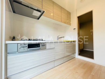 �L�b�`�� �����̓����ɔz�������g������̂悢���C�A�E�g�ł��B���ʐ^��2025�N3�����t�H�[��������O�̎ʐ^�ł��B