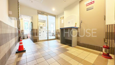 �G���g�����X �I�[�g���b�N�t�����L���ւŕs�R�҂��V���b�g�A�E�g�I���q���܂̂�����Ԃɂ����S�ł���