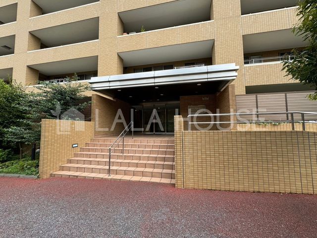 �G���g�����X �I�[�g���b�N�t�����L���ւŕs�R�҂��V���b�g�A�E�g�I���q���܂̂�����Ԃɂ����S�ł���