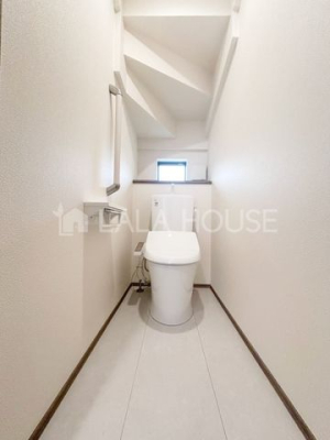 �g�C�� �g�C���ɂ͉��K�ȉ������֍��t��
