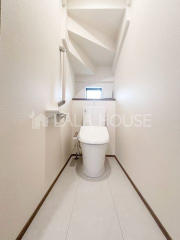 �g�C�� �g�C���ɂ͉��K�ȉ������֍��t��