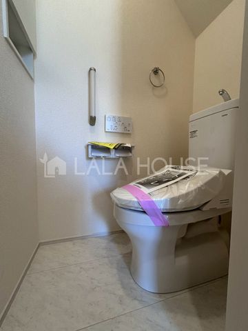 �g�C�� �g�C���ɂ͉��K�ȉ������֍��t��