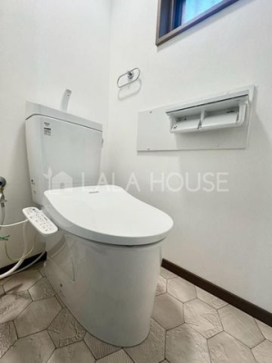 �g�C�� �g�C���ɂ͉��K�ȉ������֍��t����